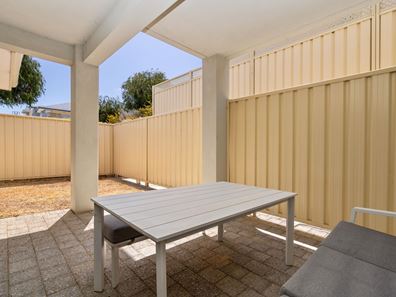 4/8 Nemagold Grove, Coogee WA 6166