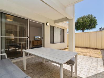 4/8 Nemagold Grove, Coogee WA 6166