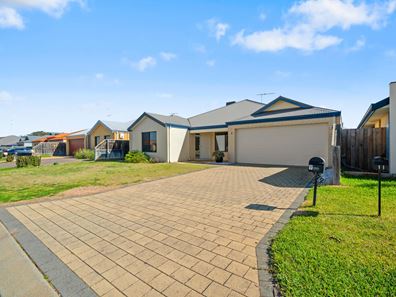 9 Honeymyrtle Grange, Halls Head WA 6210