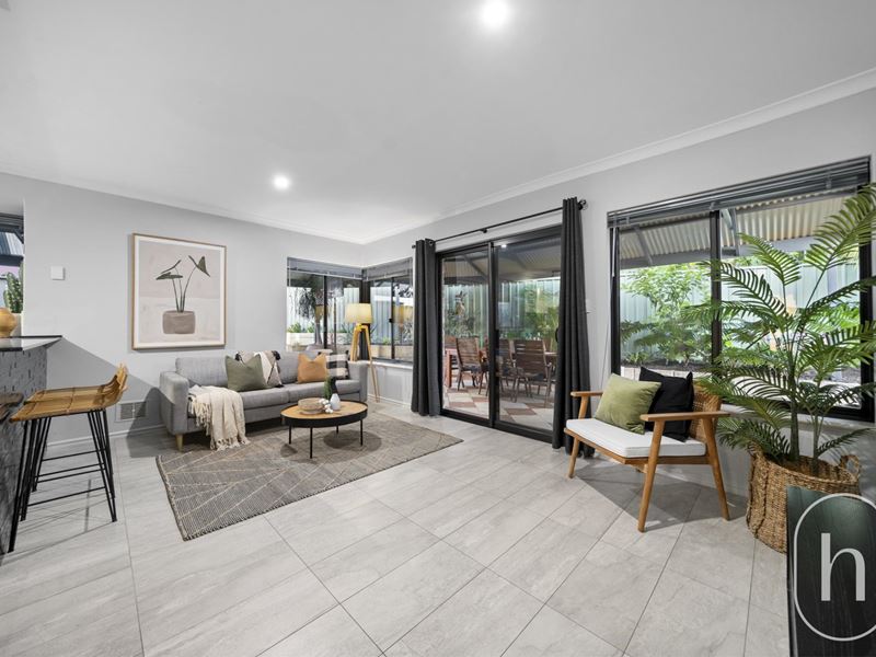 24 Holley Place, Marangaroo WA 6064