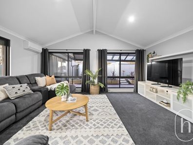 24 Holley Place, Marangaroo WA 6064