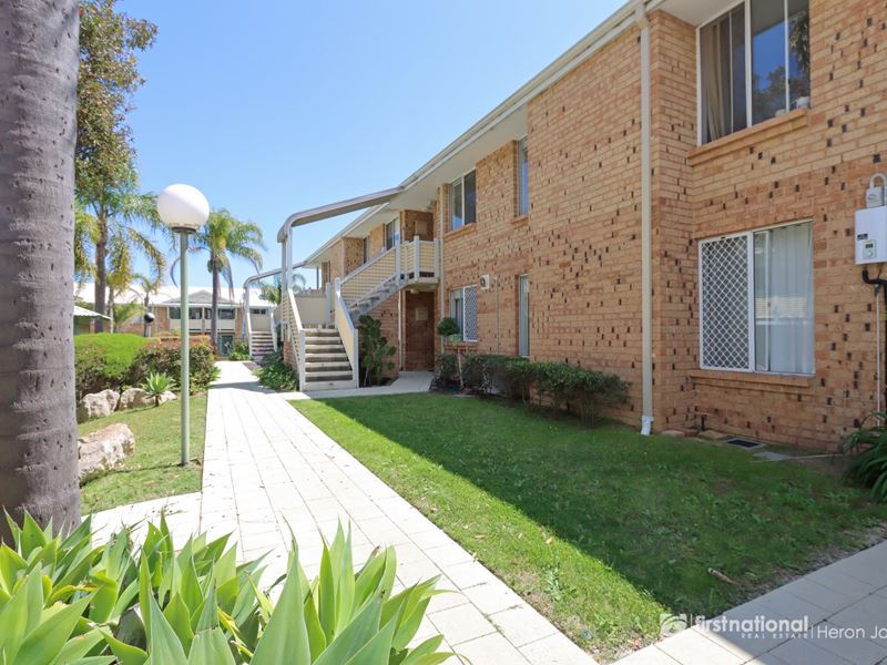 13/2 PINEWOOD AVENUE, Kardinya