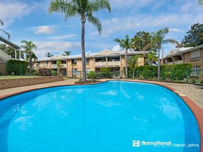 13/2 PINEWOOD AVENUE, Kardinya WA 6163