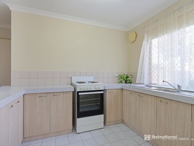 13/2 PINEWOOD AVENUE, Kardinya WA 6163