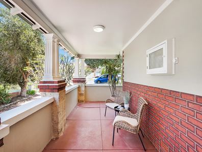 100 Edinboro Street, Mount Hawthorn WA 6016