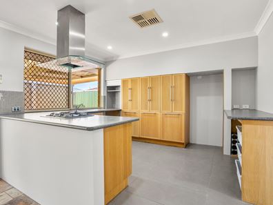 8 Exhibition Way, Cooloongup WA 6168