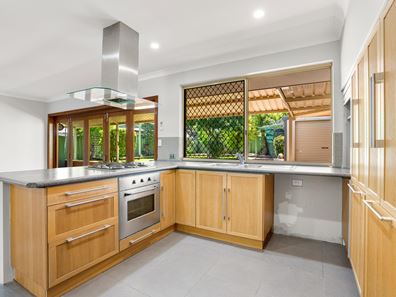 8 Exhibition Way, Cooloongup WA 6168
