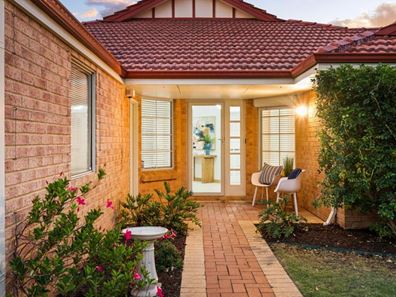 16 Roxburgh Circle, Kinross WA 6028