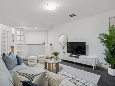 16 Roxburgh Circle, Kinross WA 6028