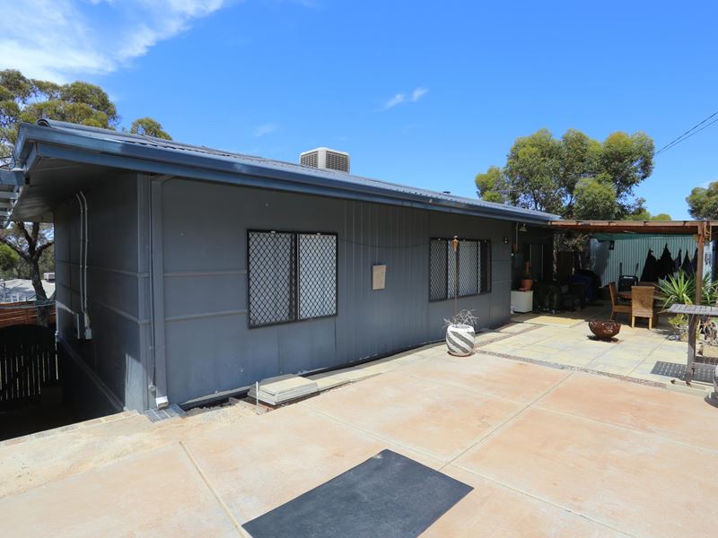 8 Sandalwood Lane, Kambalda East