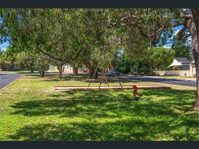 4 Hodgson Place, Kardinya WA 6163