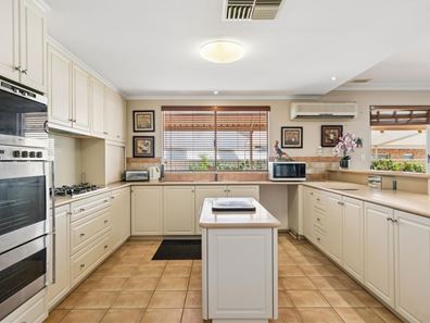 17 Mossfiel Retreat, Landsdale WA 6065