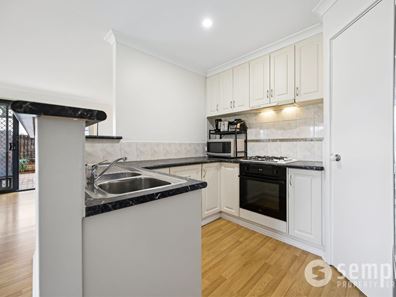 10A Makjanich Place, Success WA 6164