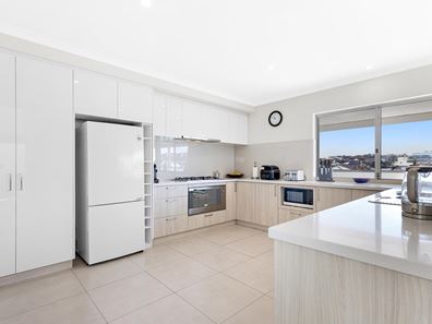 11 Crown Terrace, Coogee WA 6166