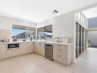 11 Crown Terrace, Coogee WA 6166