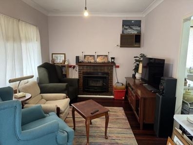 10 Charlton  Street, Quairading WA 6383