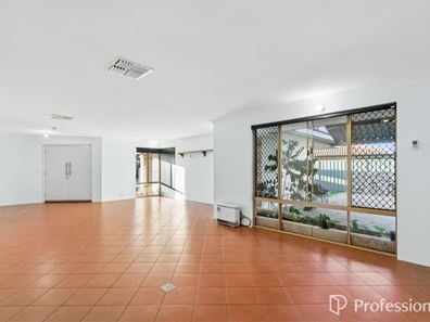 8 Honeyeater Glade, Huntingdale WA 6110