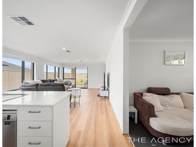 10 Perdita Boulevard, Anketell WA 6167