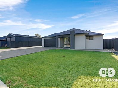 22 Clarke Street, Burekup WA 6227