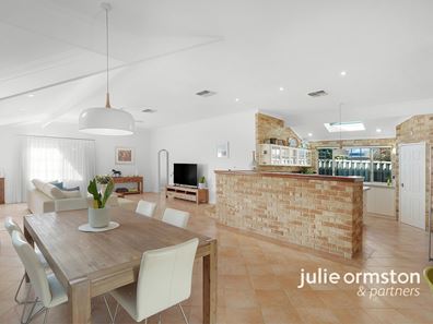 11 Larkfield  Vista, Woodvale WA 6026