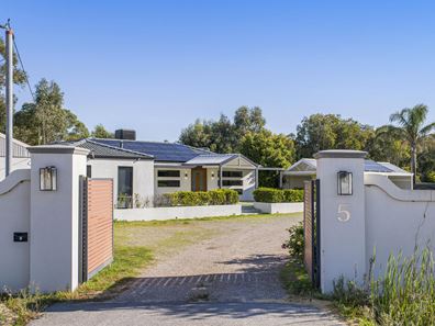 5 Mcneill Road, Champion Lakes WA 6111