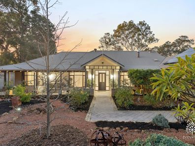 18A Mundaring Weir Road, Kalamunda WA 6076