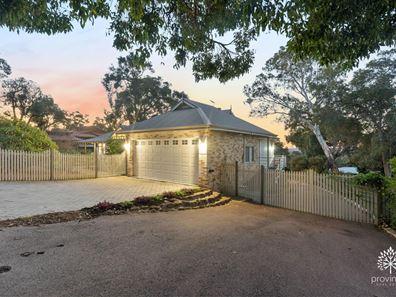 18A Mundaring Weir Road, Kalamunda WA 6076