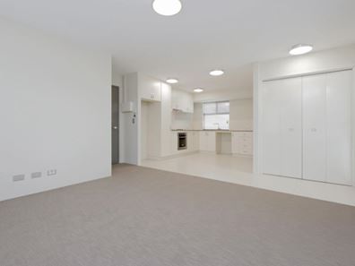 2/3 Beverley Road, Cloverdale WA 6105