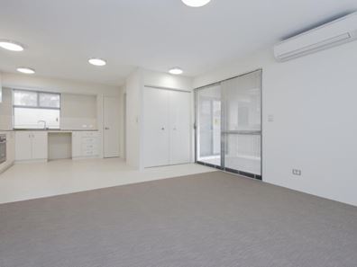 2/3 Beverley Road, Cloverdale WA 6105