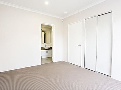 1/4 Central Terrace, Beckenham WA 6107