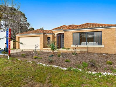4 Drogheda Way, Waterford WA 6152