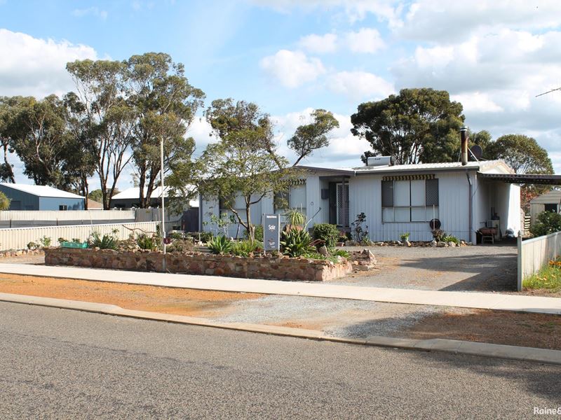 5 Armstrong Street, Cranbrook WA 6321