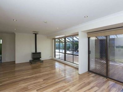 12 Waterside Place, South Lake WA 6164