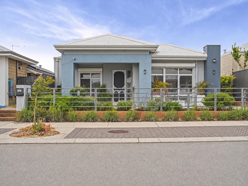15 Banyoles Circuit, Champion Lakes WA 6111