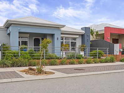 15 Banyoles Circuit, Champion Lakes WA 6111