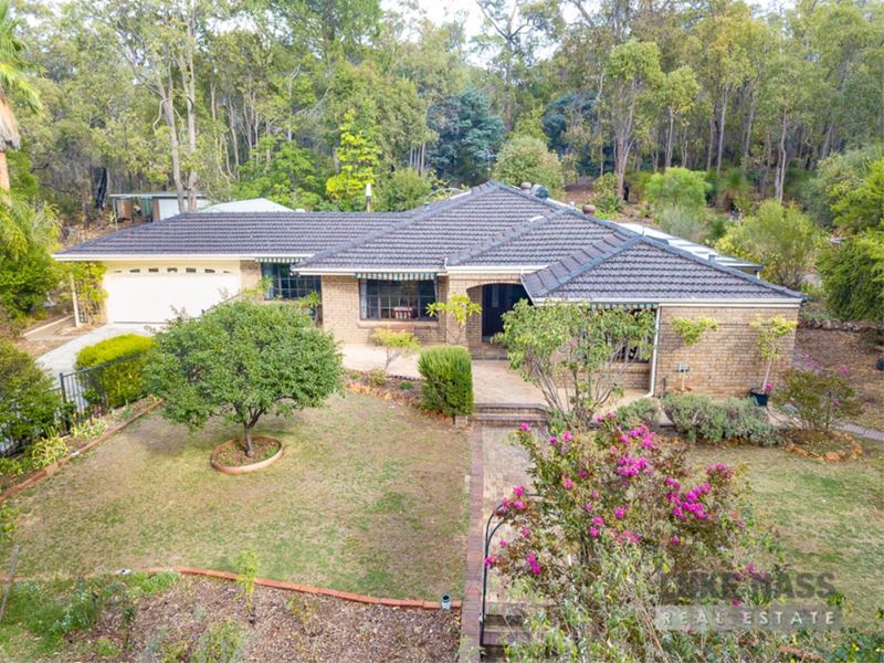 30 Simons Drive, Roleystone WA 6111