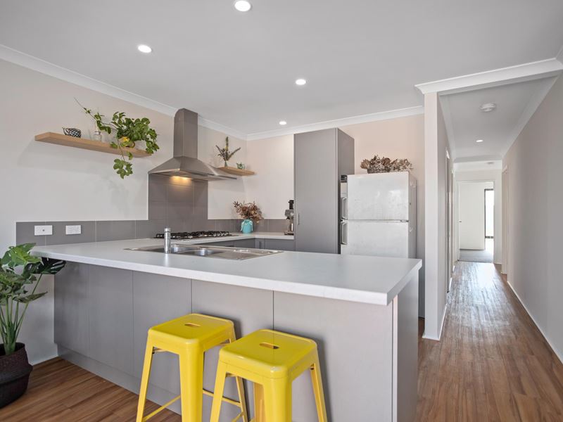 6 Wolfson Way, Piara Waters WA 6112