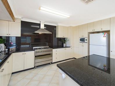 145 McLarty Road, Halls Head WA 6210