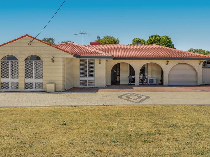 4 Clowes Court, Thornlie WA 6108