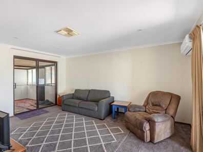 4 Clowes Court, Thornlie WA 6108