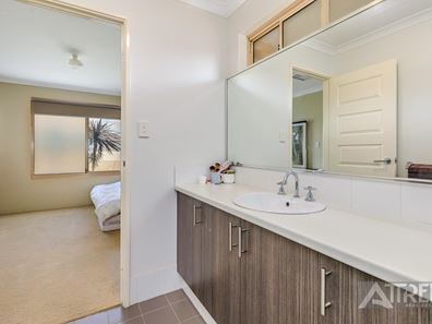 12 Montpellier Way, Piara Waters WA 6112