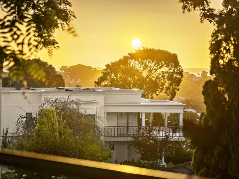 10 Glenelg Avenue, Wembley Downs