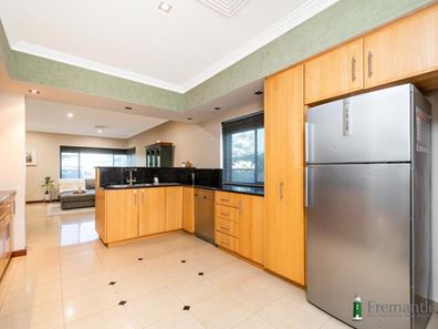 18 Long Street, Beaconsfield WA 6162