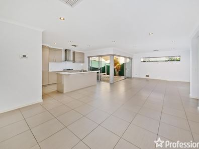 4/43 Sackville Terrace, Scarborough WA 6019