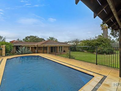 100 Fairway Circle, Connolly WA 6027