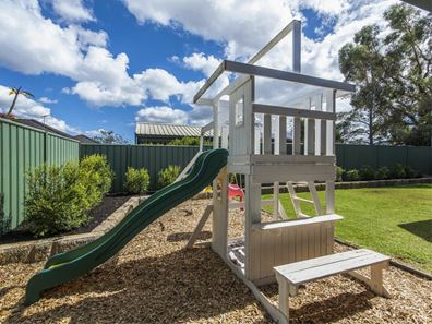 55 Bruce Road, Wattle Grove WA 6107