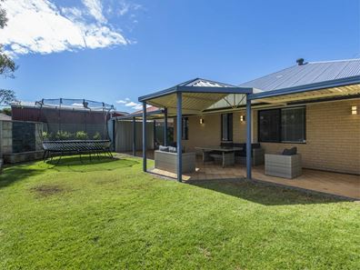 55 Bruce Road, Wattle Grove WA 6107