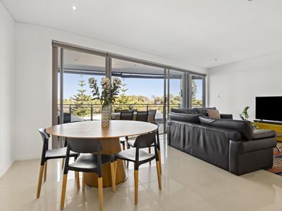 4/52 Rollinson Road, North Coogee WA 6163