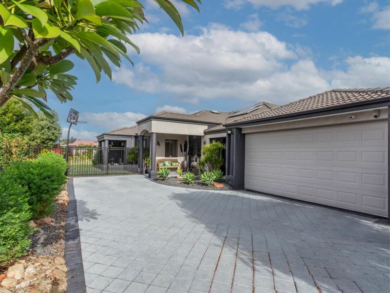 12 Lacombe Court, Canning Vale WA 6155