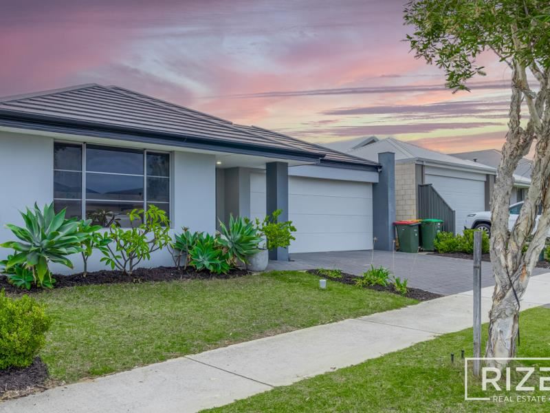 11 Gippsland Way, Banksia Grove WA 6031